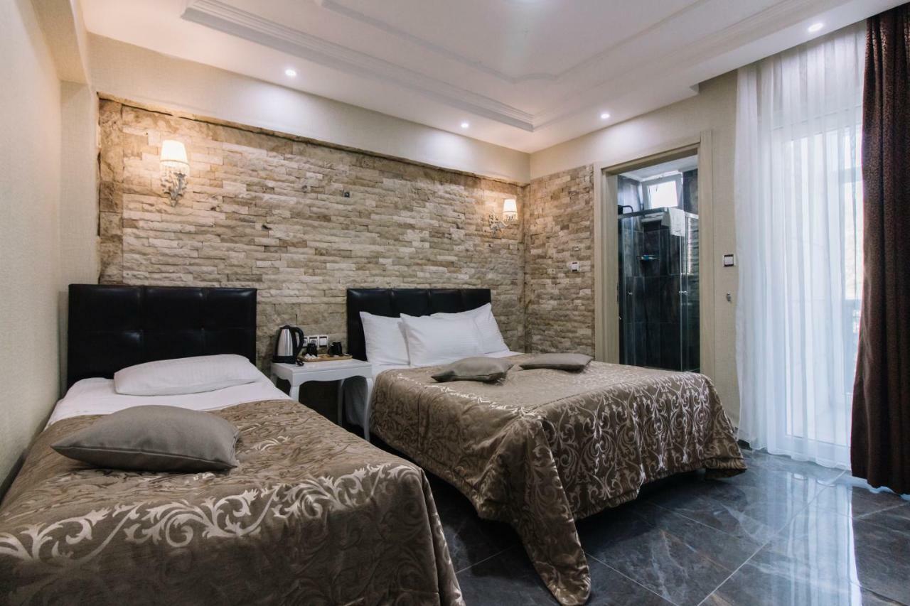 Melrose House 3*